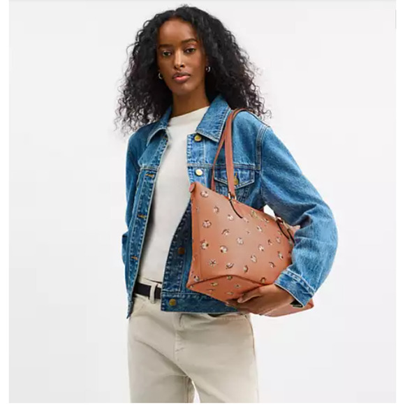 Coach Gallery Tote Bag With Shell Print In Canvas/Coral/Sunrise CBM12 NWT - Picture 9 of 9